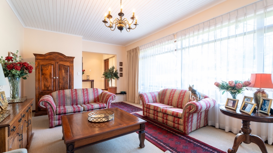5 Bedroom Property for Sale in Uniepark Western Cape